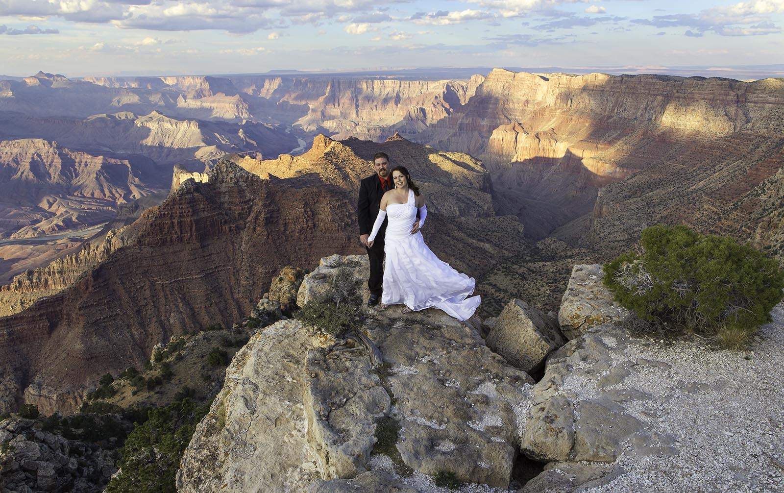 A wedding at the Grand Canyon in October at Lipan point
