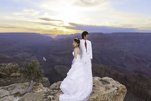 Photography by Mshpics.com of a couple in their wedding clothes at the Grand Canyon